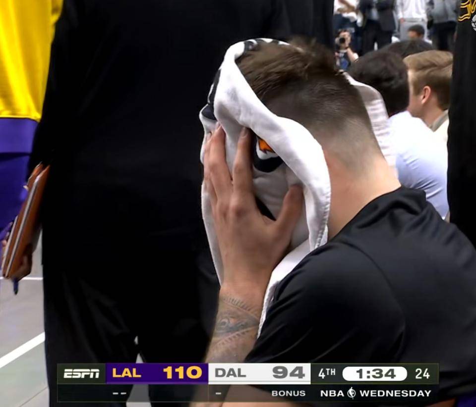 开云中国-东契奇重返赛场，战术调整首场状态出色，皇家马德里观众沸腾！-开云中国